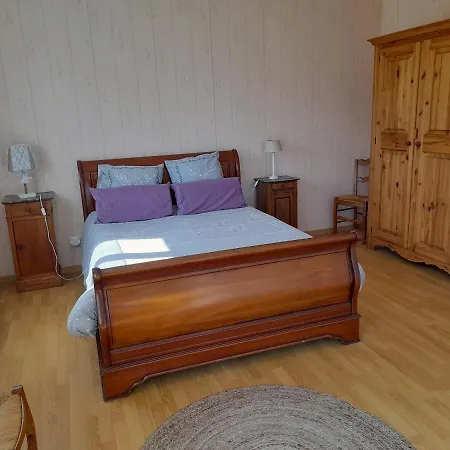 D'hotes De L'ancienne Ecole Bed & Breakfast Rivieres (Charente)
