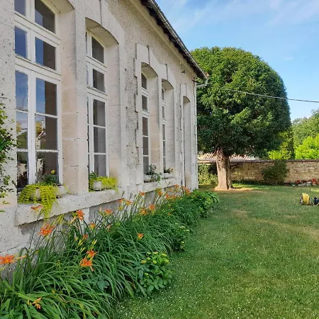 D'hôtes De L'ancienne école Alojamento de Acomodação e Pequeno-almoço 3*
